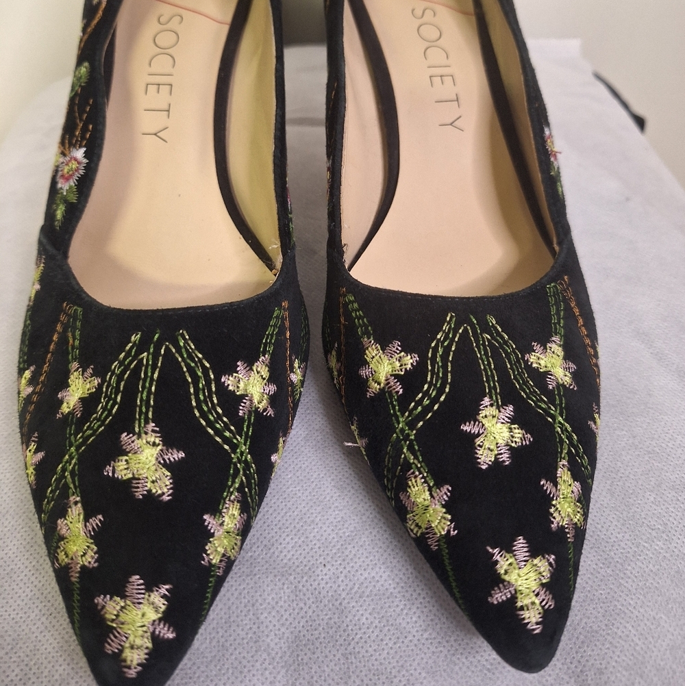 Sole Society Black Floral Embroidered Heels